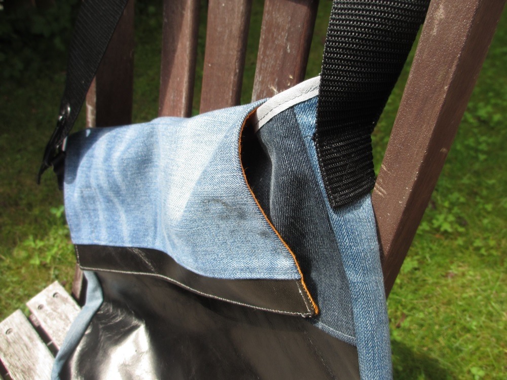 jeans upcycling. kostenlose naheanleitung fuer messenger bag made-in-minga.de