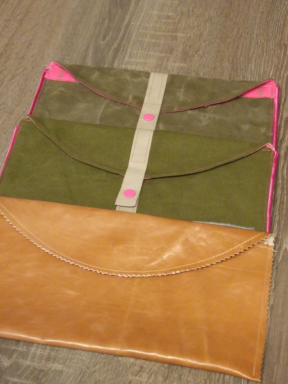 Kostenlose naehanleitung fuer clutch aus leder oder canvas, mit futter. made-in-minga.de