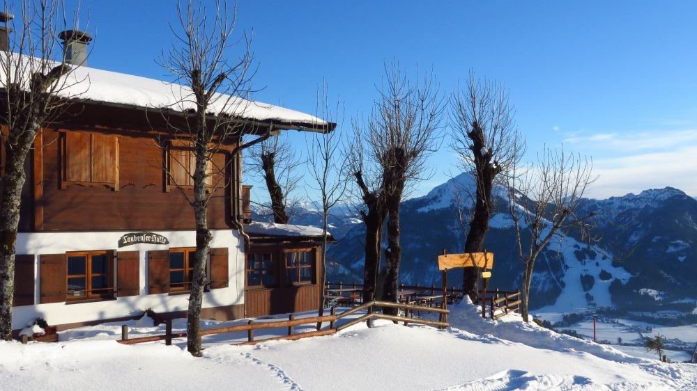 Taubenseehütte oberhalb von Kössen