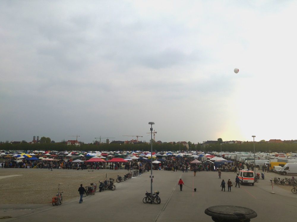 2000 Aussteller auf dem Flohmarkt des Frühlingsfests