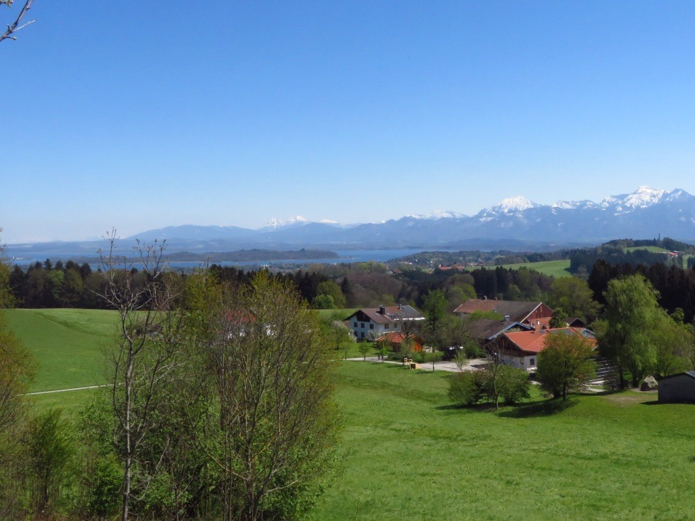 Blick über den Chiemsee von der Ratzinger Höhe aus gesehen
