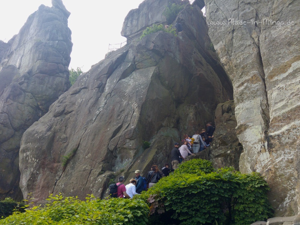 Externsteine im Gedränge der Besucher