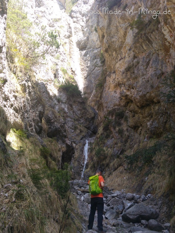 Ein kleiner Wasserfall am Rand der Kundler Klamm