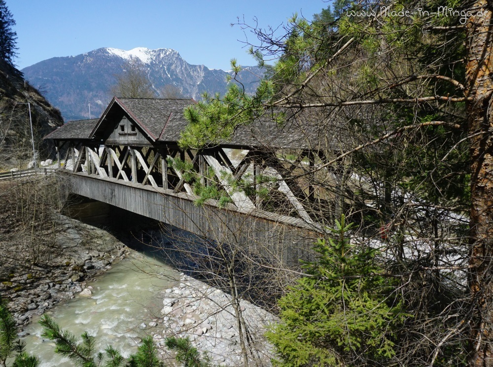 Holzbrücke über die Ache