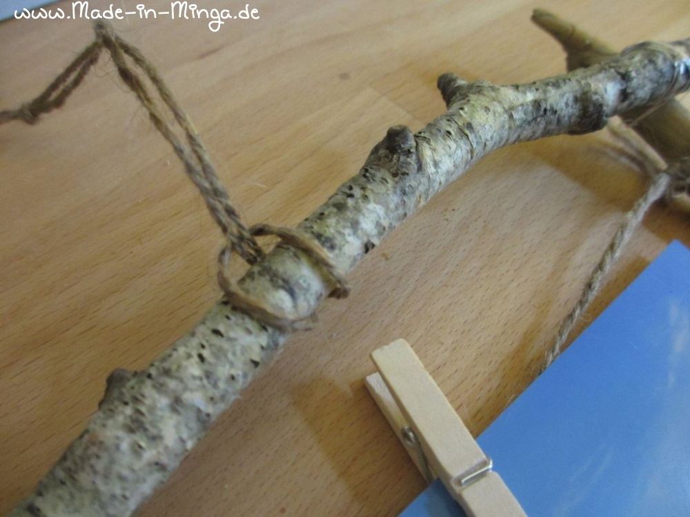 Als Aufhängung eine einfache Schlaufe aus Packband