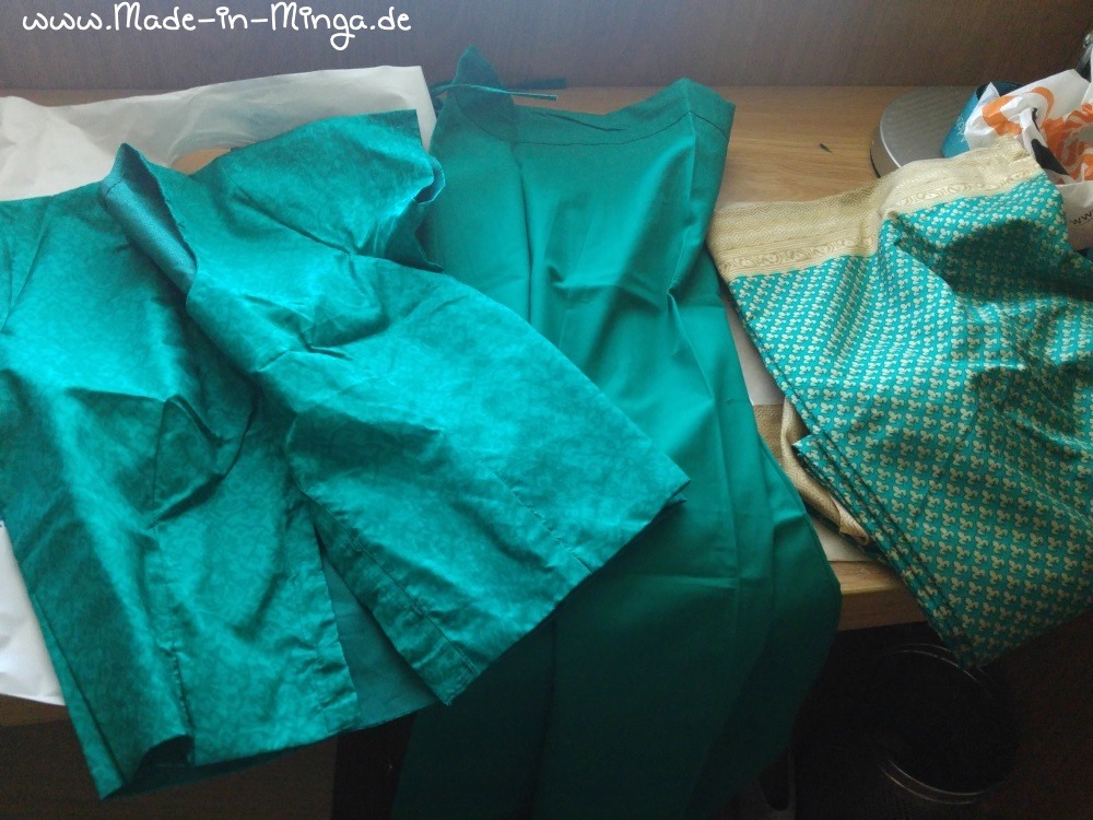 lange Bluse, Baumwoll-Unterrock und der Sari sind fertig