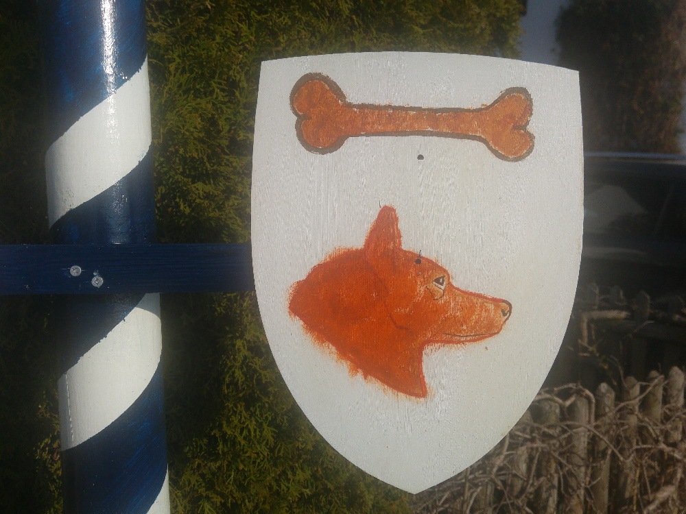 WAppen am Maibaum anschrauben