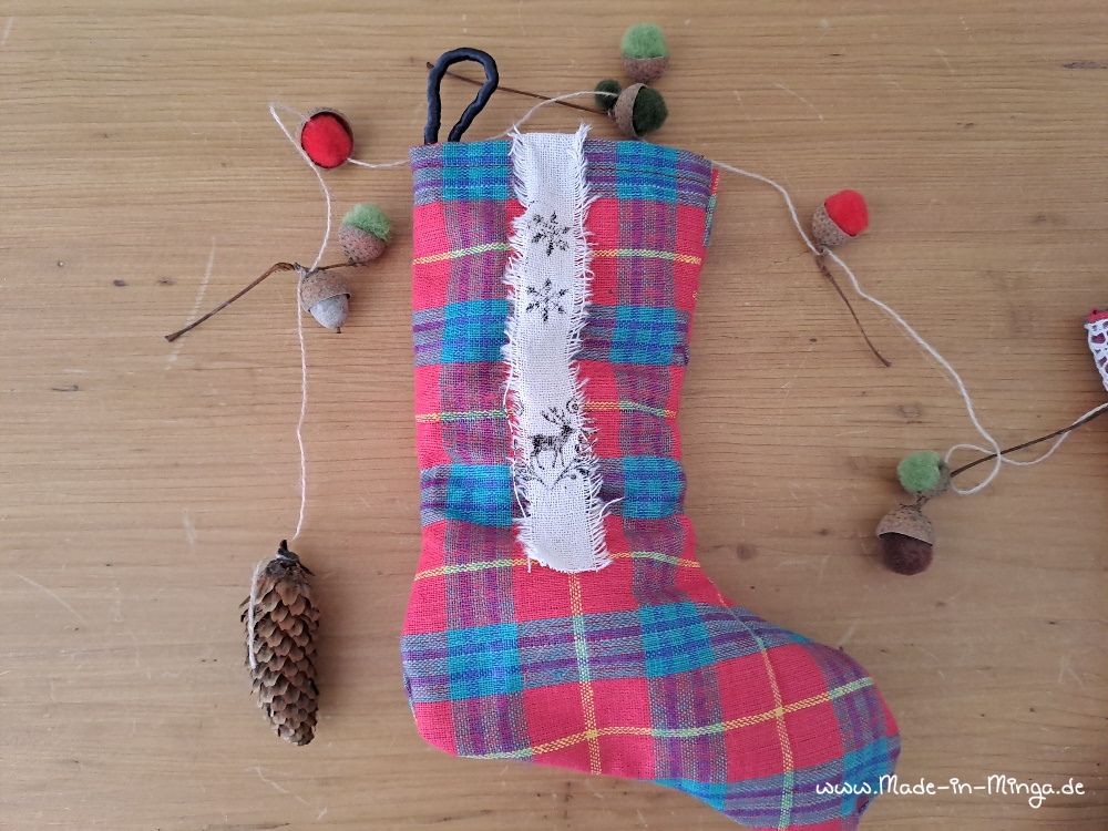 Nikolausstiefel mit weihnachtlicher Deko