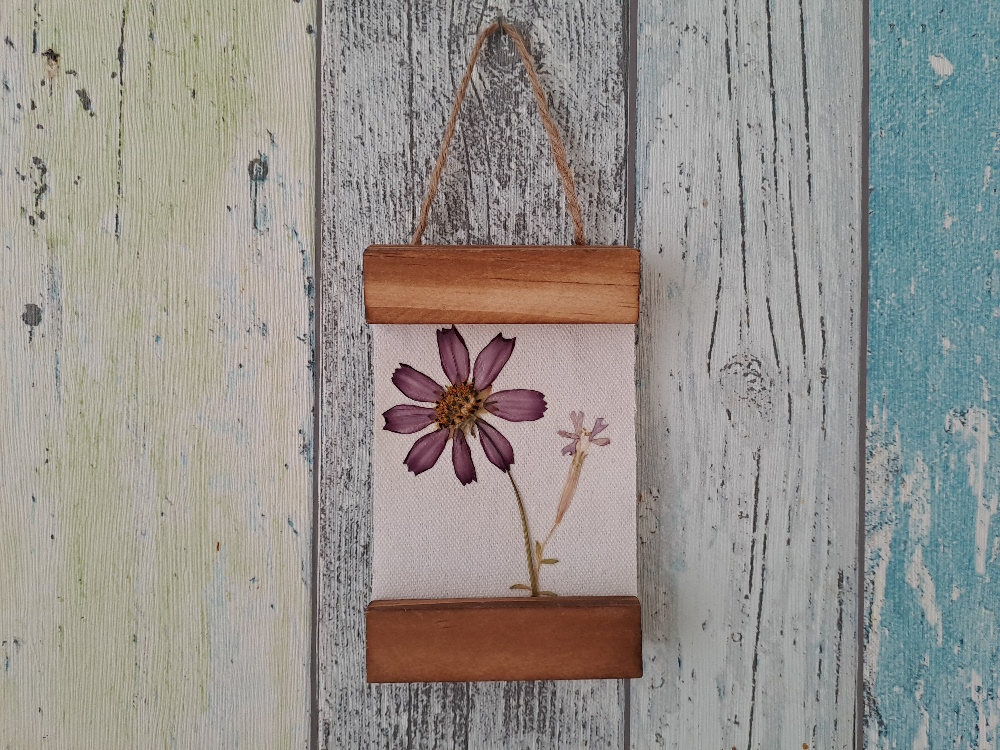 Trockenblume auf Leinwand